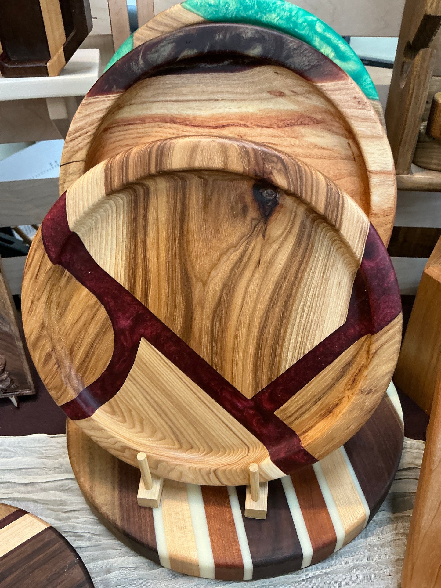 Medium round tray